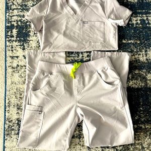 Figs scrub set